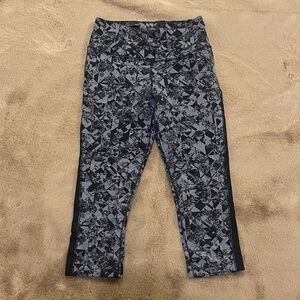 NIKE DRI FIT CAPRI LEGGINGS SMALL BLACK GREY PURPLE GEOMETRIC LEISURE ATHLETIC